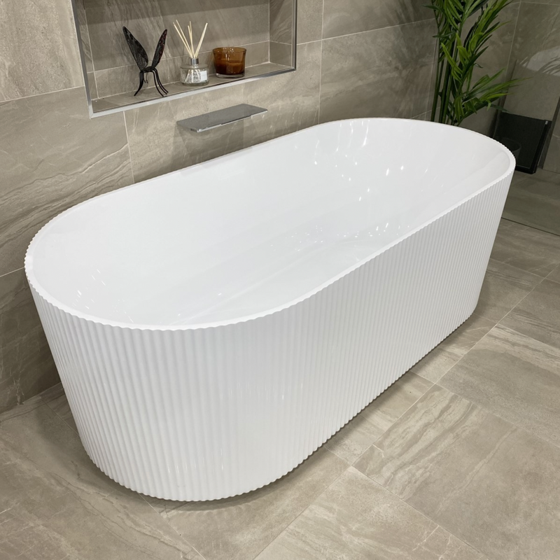 Donii Verona Groove Freestanding Bath Gloss White 1500/1700