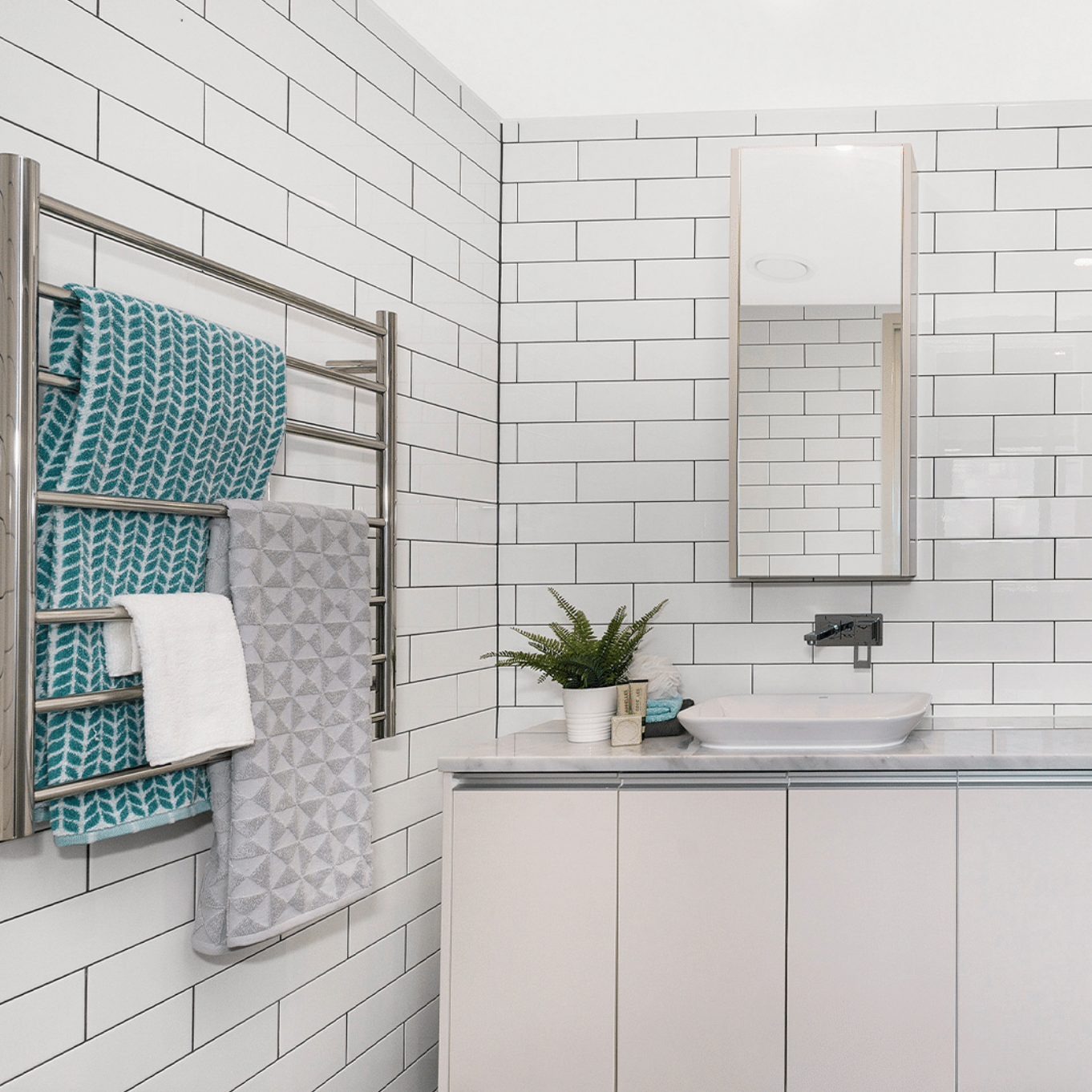Thermogroup 7 Bar Thermorail Heated Polished Stainless Steel Ladder 900x750mm