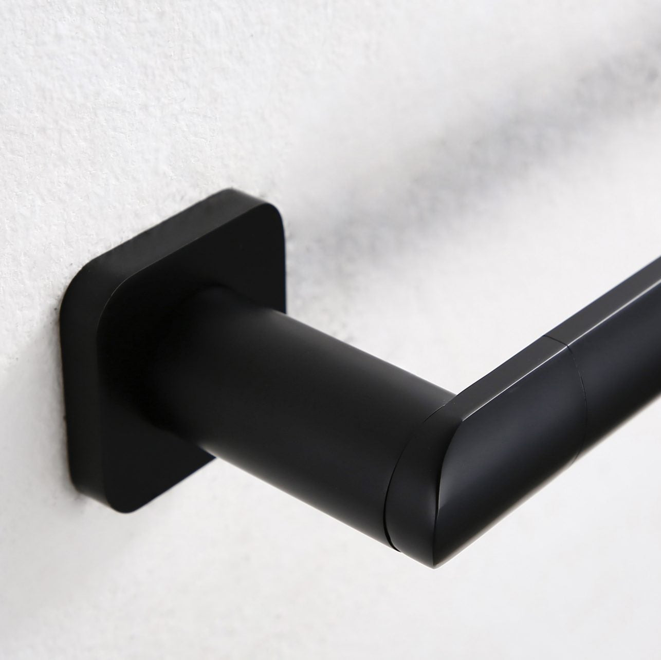 Linsol Chieti Single Towel Rail 760mm Matte Black