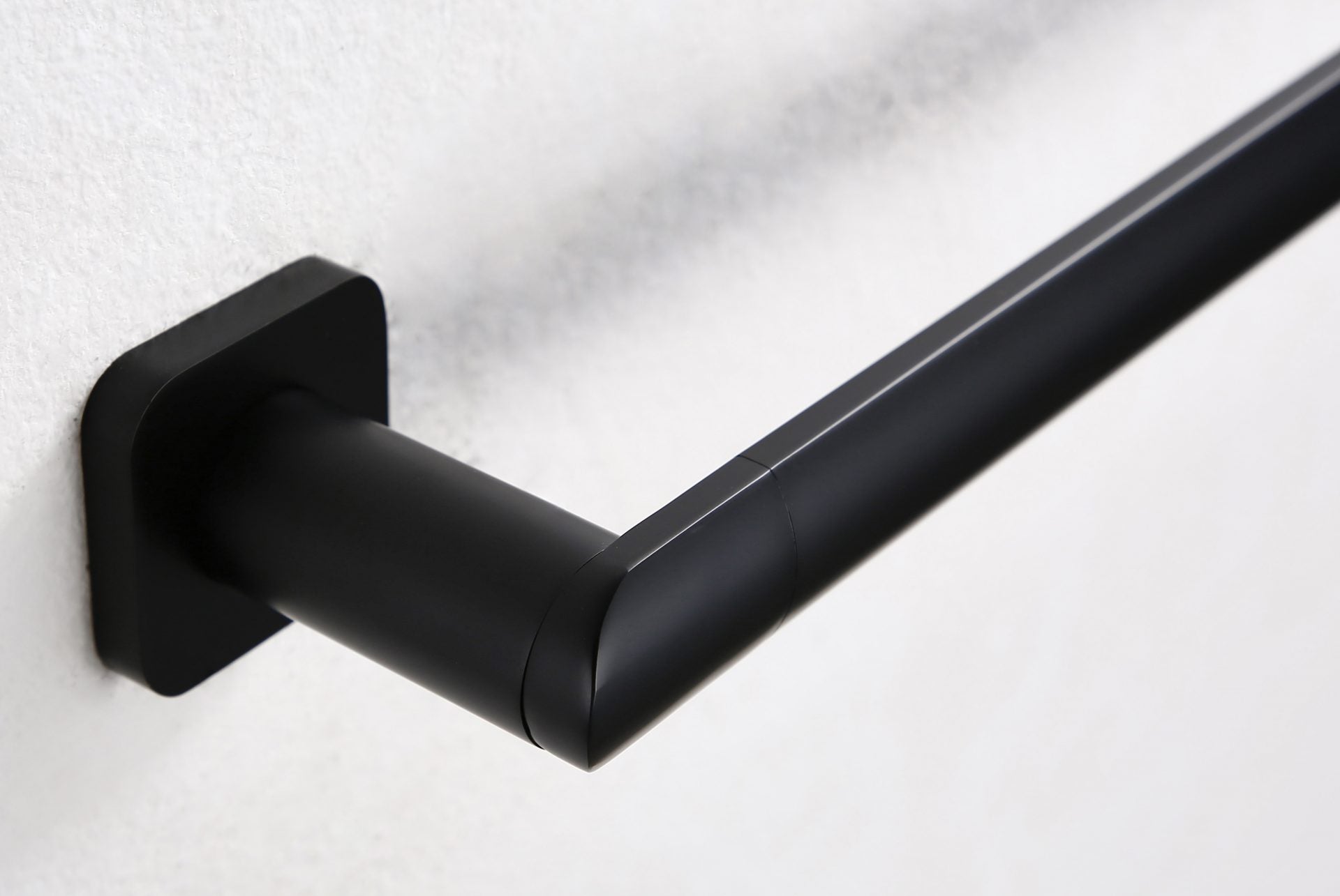 Linsol Chieti Single Towel Rail 760mm Matte Black