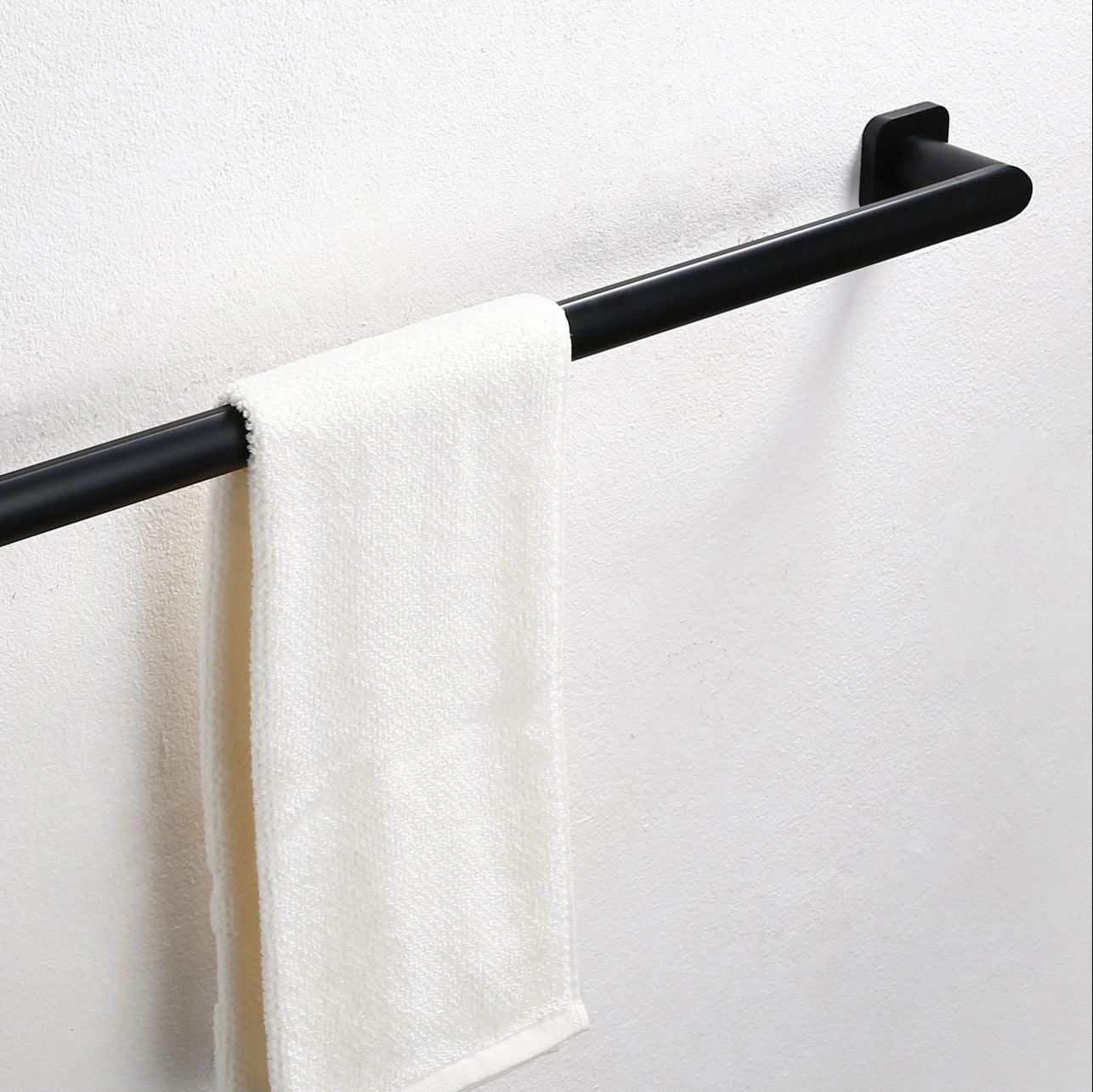 Linsol Chieti Single Towel Rail 760mm Matte Black